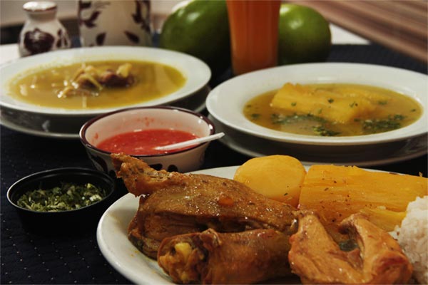 Bandeja-de-Gallina-con-3-presas-y-2-sopas-Restaurante-Las-Bandejitas Bandeja de Gallina Restaurante Las Bandejitas