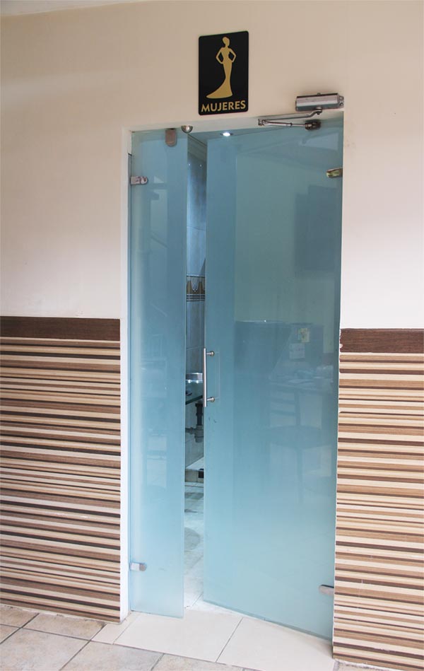 Baño-Mujeres-Restaurante-Las-Bandejitas Restaurante Las Bandejitas